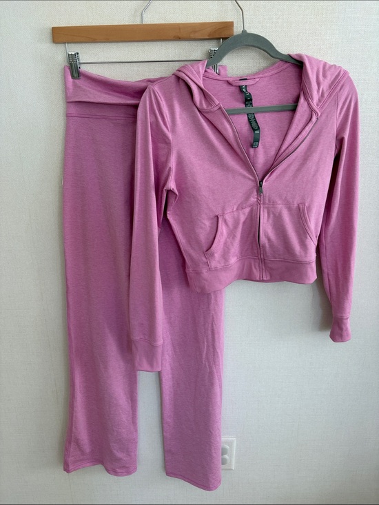 Vuori Pants - Vuori Dusty Pink Hooded Zip Jacket with Matching Joggers